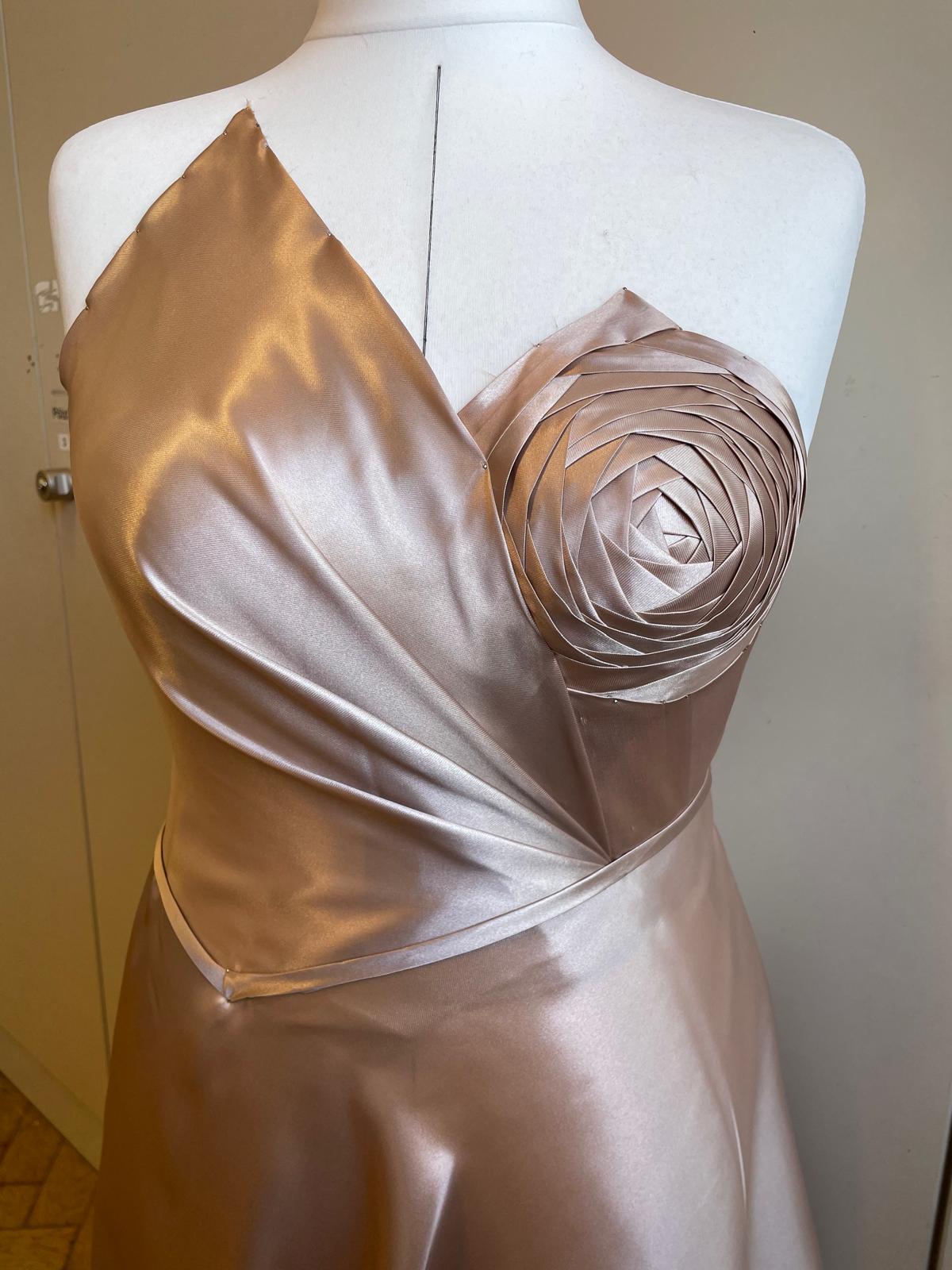 Maßgeschneiderte Ball- und Abendmode